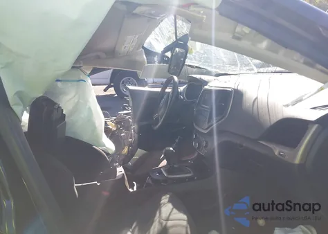 2017 Jeep Cherokee Latitude 4X4 z USA, uszkodzony, nr VIN 1C4PJMCB4HW545305